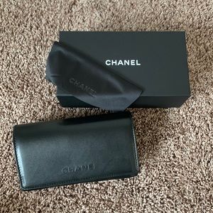 CHANEL quilted sunglasses case black leather